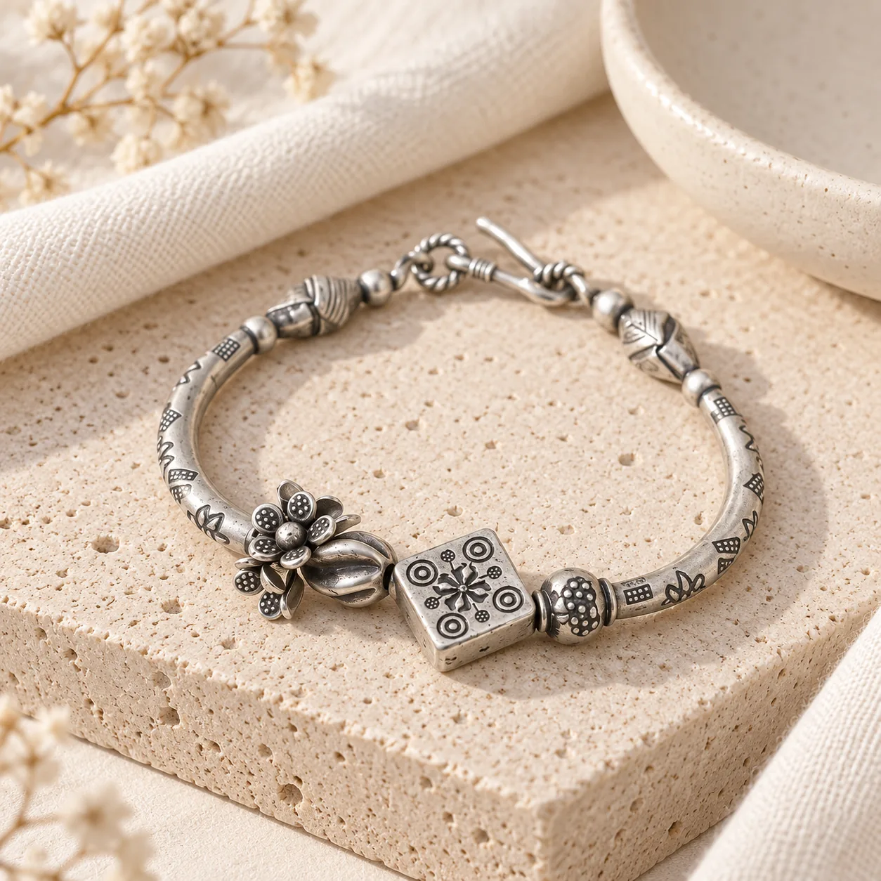 Antique Floral Silver Bracelet detail 6