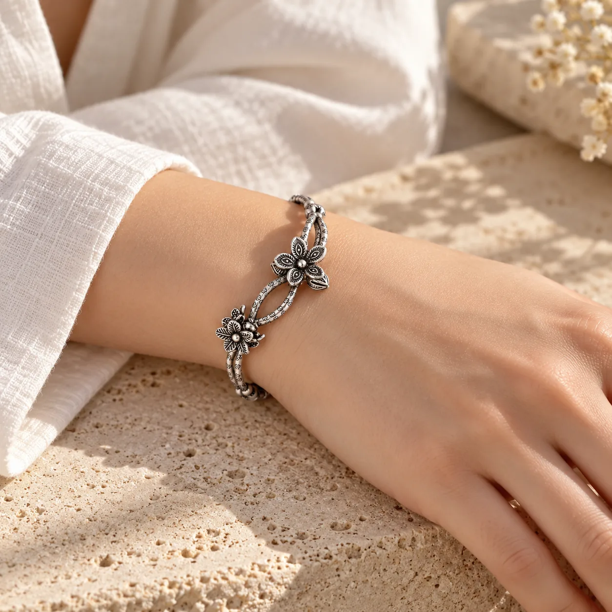 Vintage Triple-Flower Bracelet detail 3