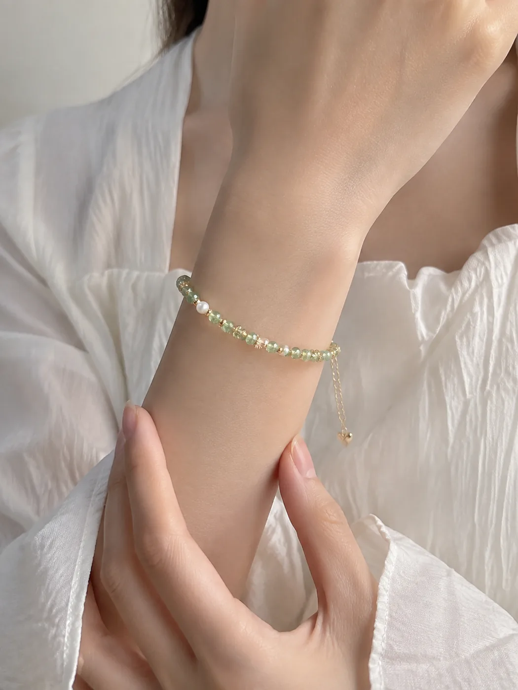 Peridot Daisy Pearl Bracelet detail 3