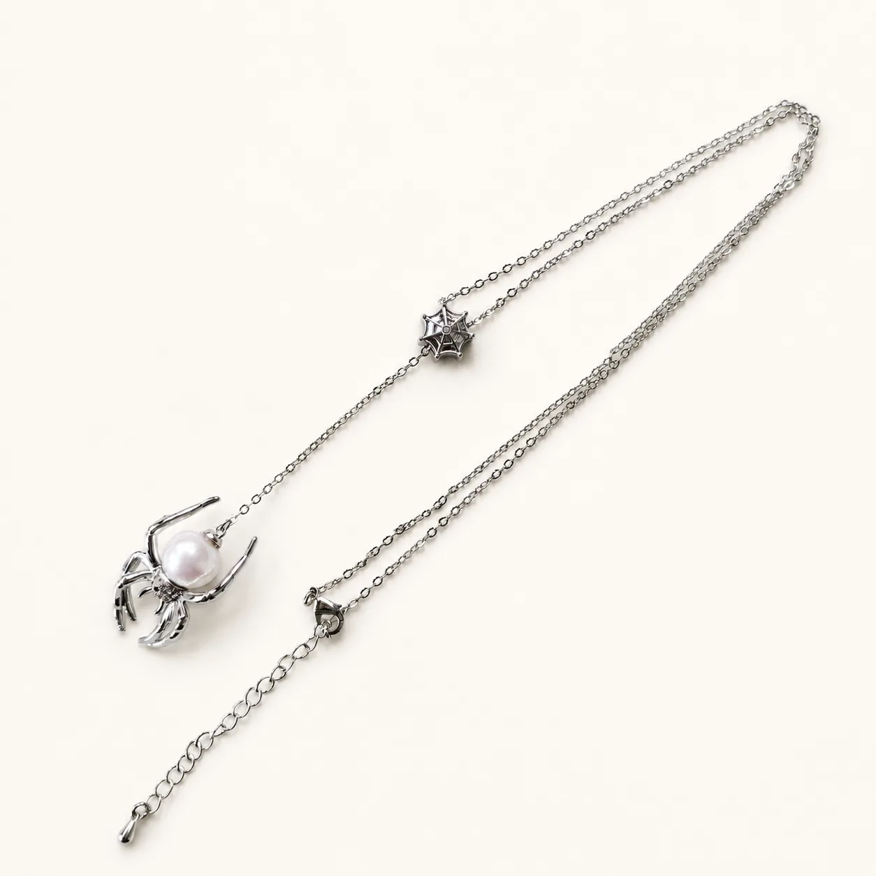 TRIJORA Spider & Web Edison Pearl Y-Necklace detail 3