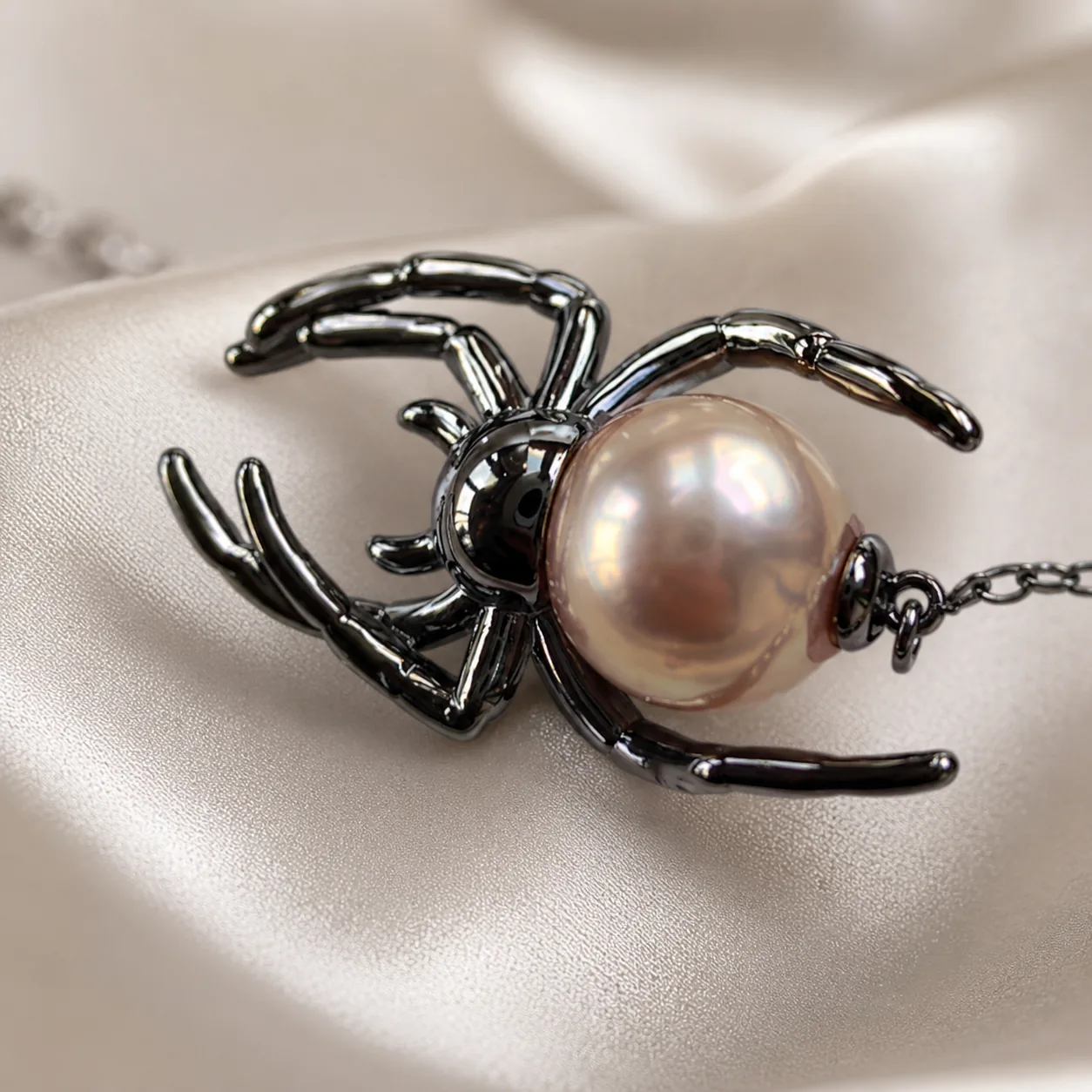 Dark Spider Edison Pearl Y-Necklace detail 6