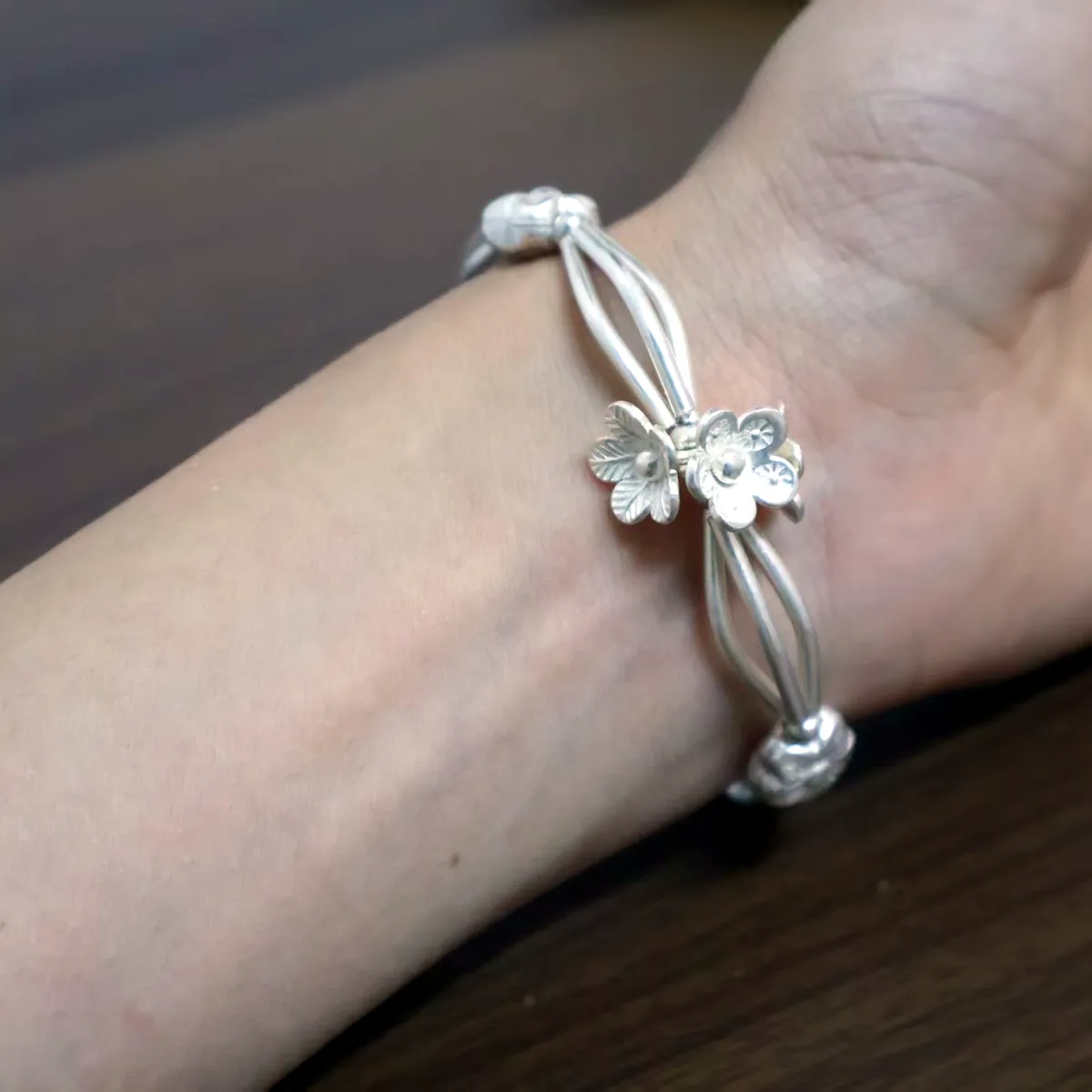 Floral Link Double-Strand Bracelet detail 2