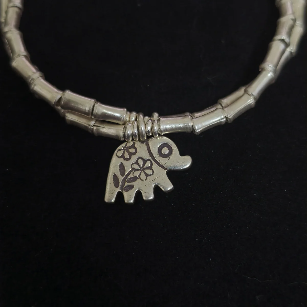 Customer wearing SLV-001 silver bracelet