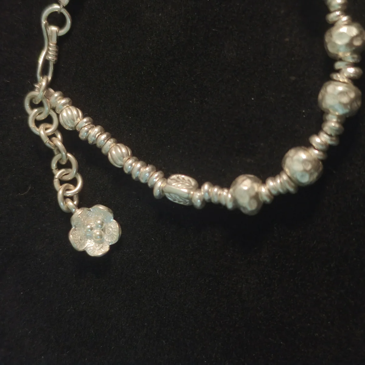 Customer wearing SLV-003 silver bracelet