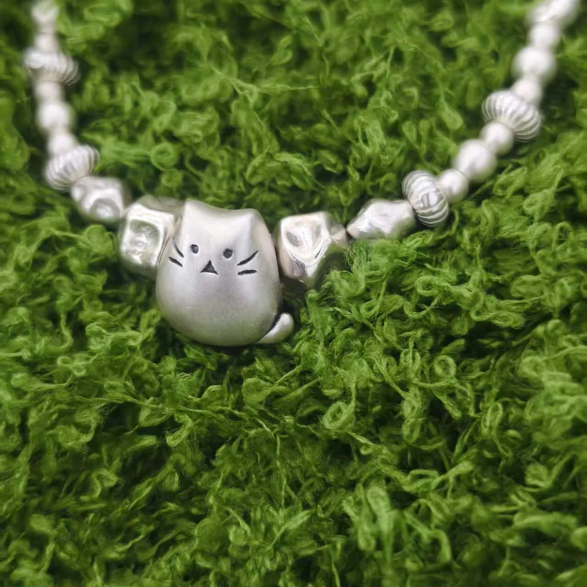 Customer wearing SLV-004 silver bracelet
