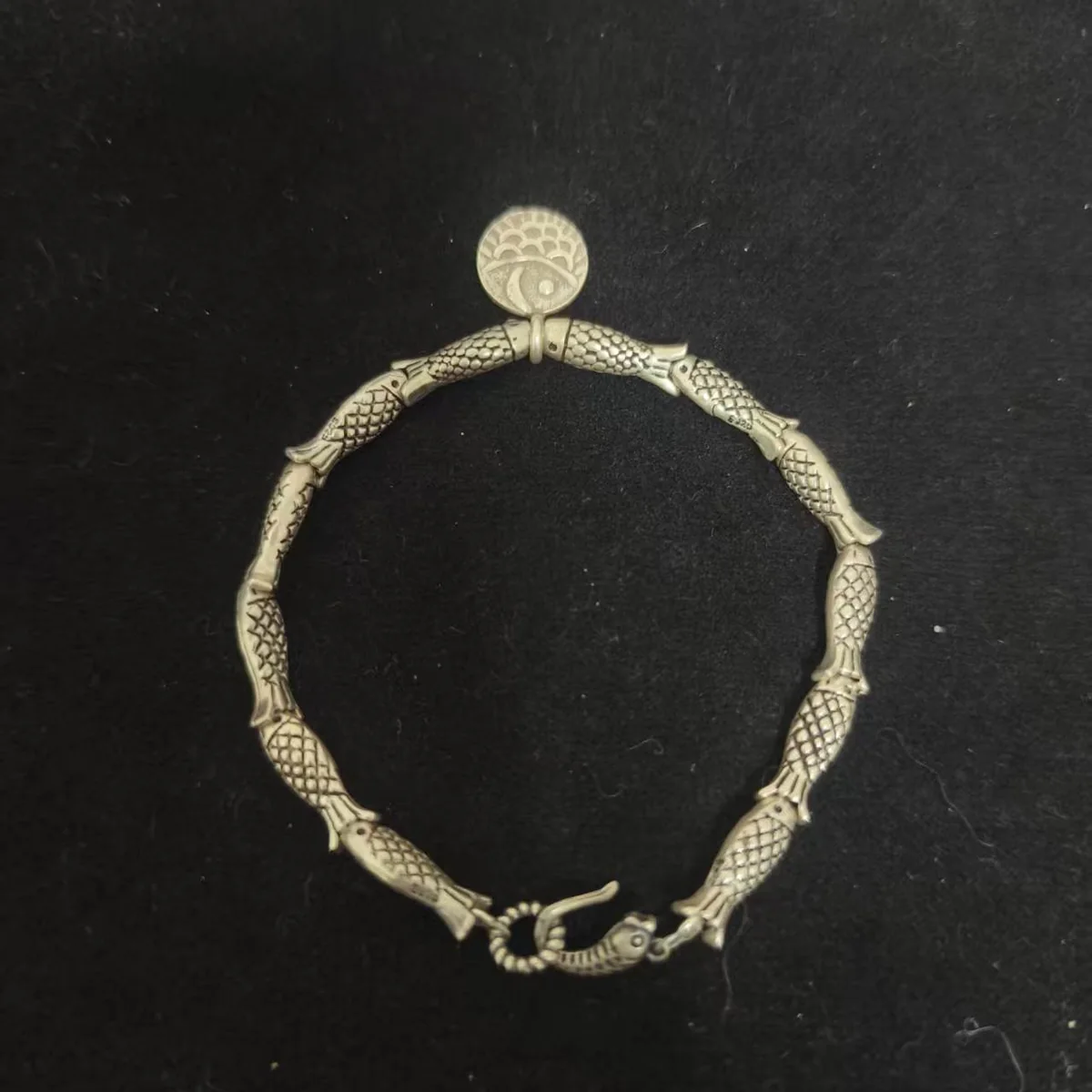 Customer wearing SLV-017 silver bracelet