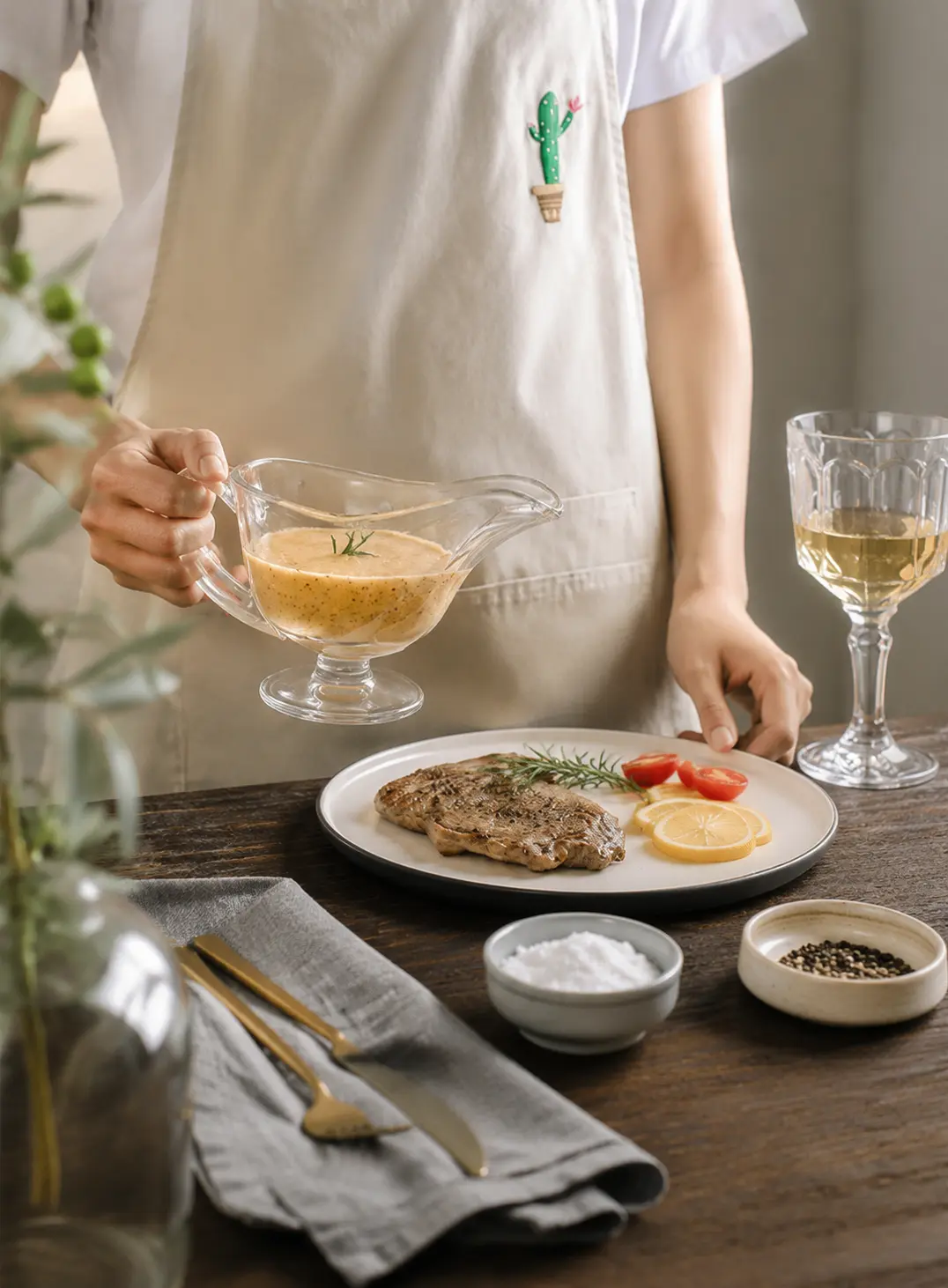 Multifunctional Boat-Shaped Glass Sauce Cup