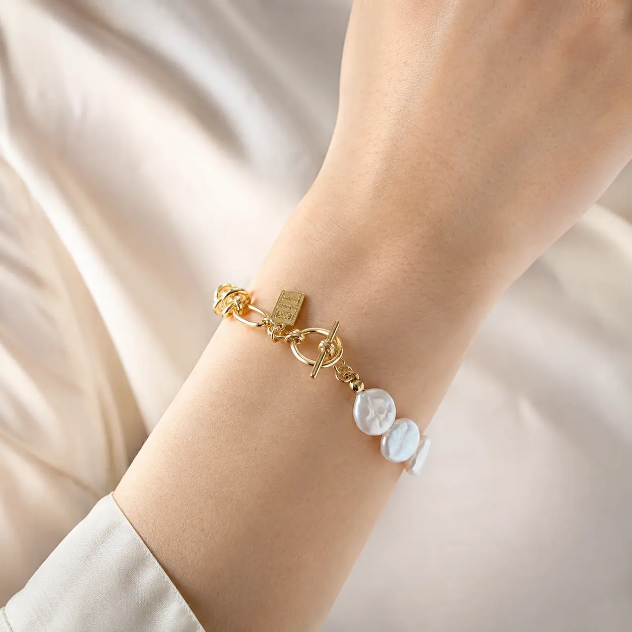 GOLDEN TIDE Baroque Pearl Bracelet detail 8