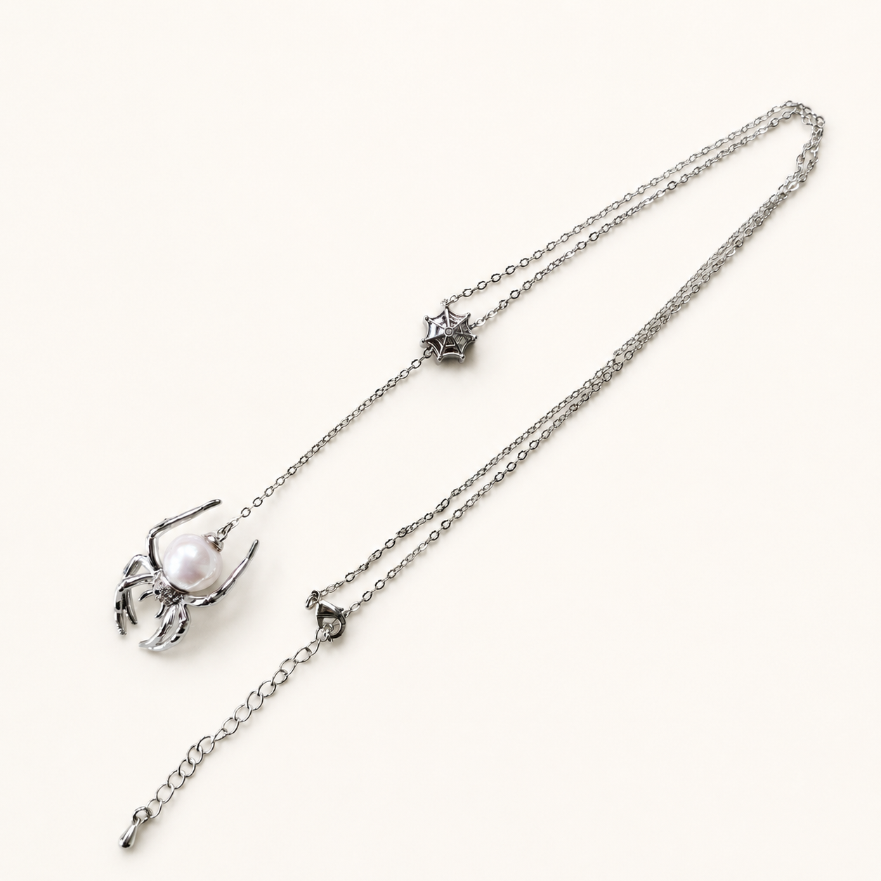 TRIJORA Spider & Web Edison Pearl Y-Necklace detail 10