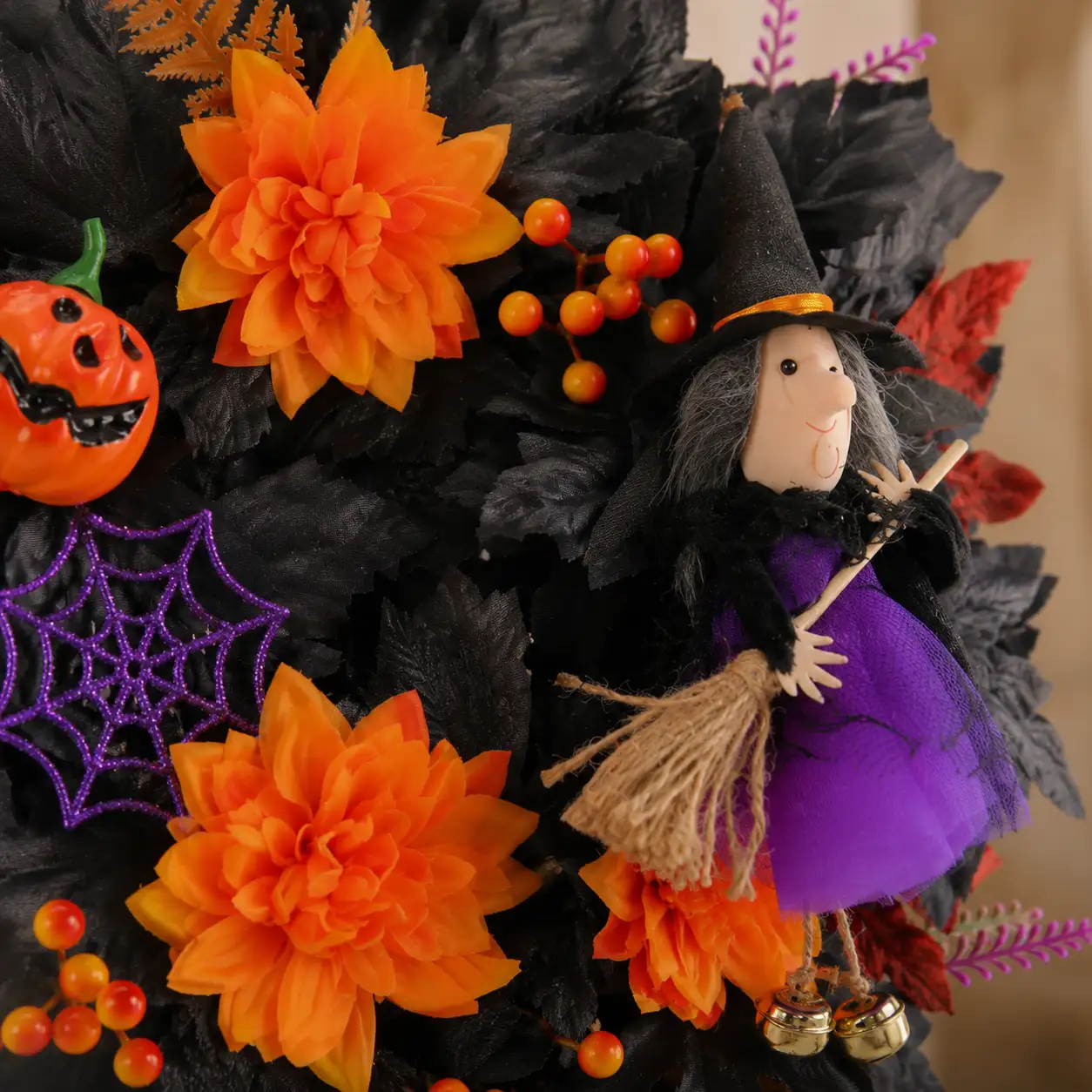 Witch’s Harvest — Halloween Wreath detail 6